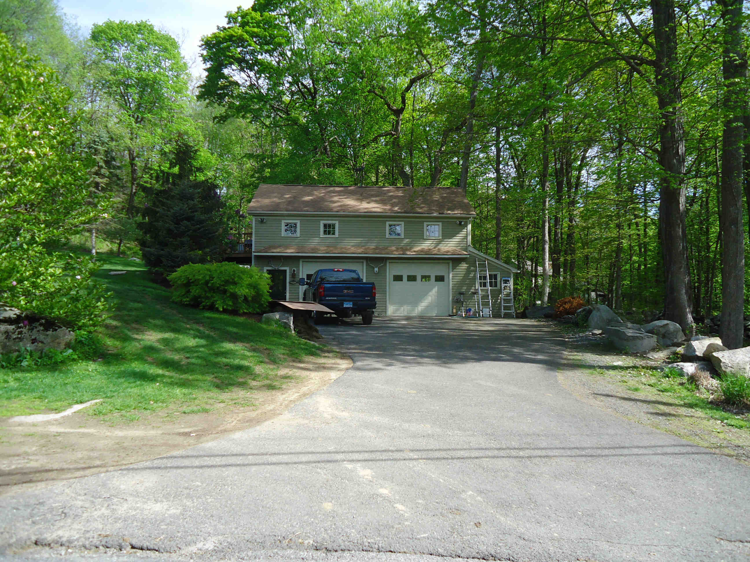 Building photograph for 394 LONG MTN RD